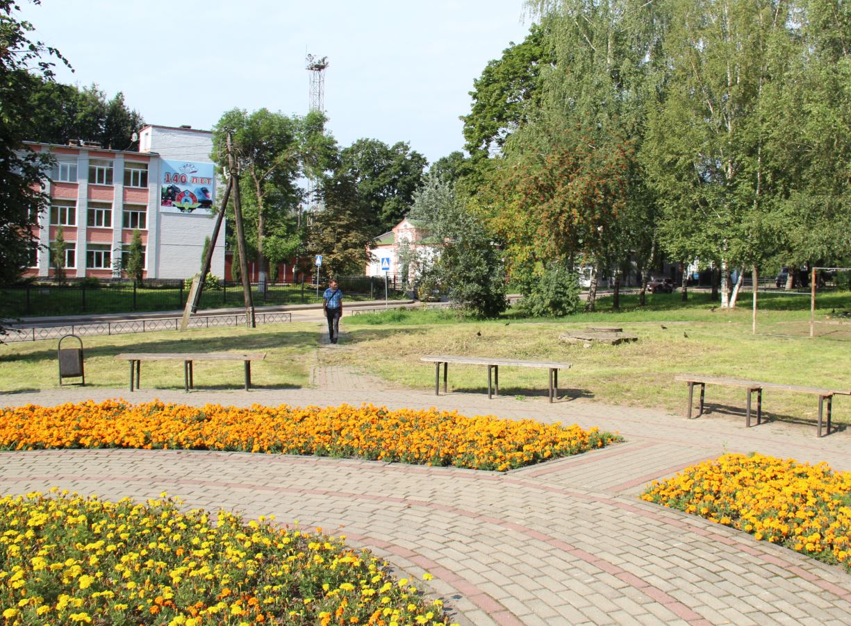 Улицы города рославля. Площадь Бенардоса Рославль. Парк в Рославле Смоленской области. Благоустройство город Рославль. Рославль благоустройство центральной площади.